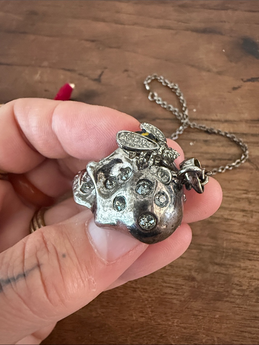 Alexander McQueen Silver Crystal Skull & Bumblebee Pendant Necklace - Picture 6 of 6